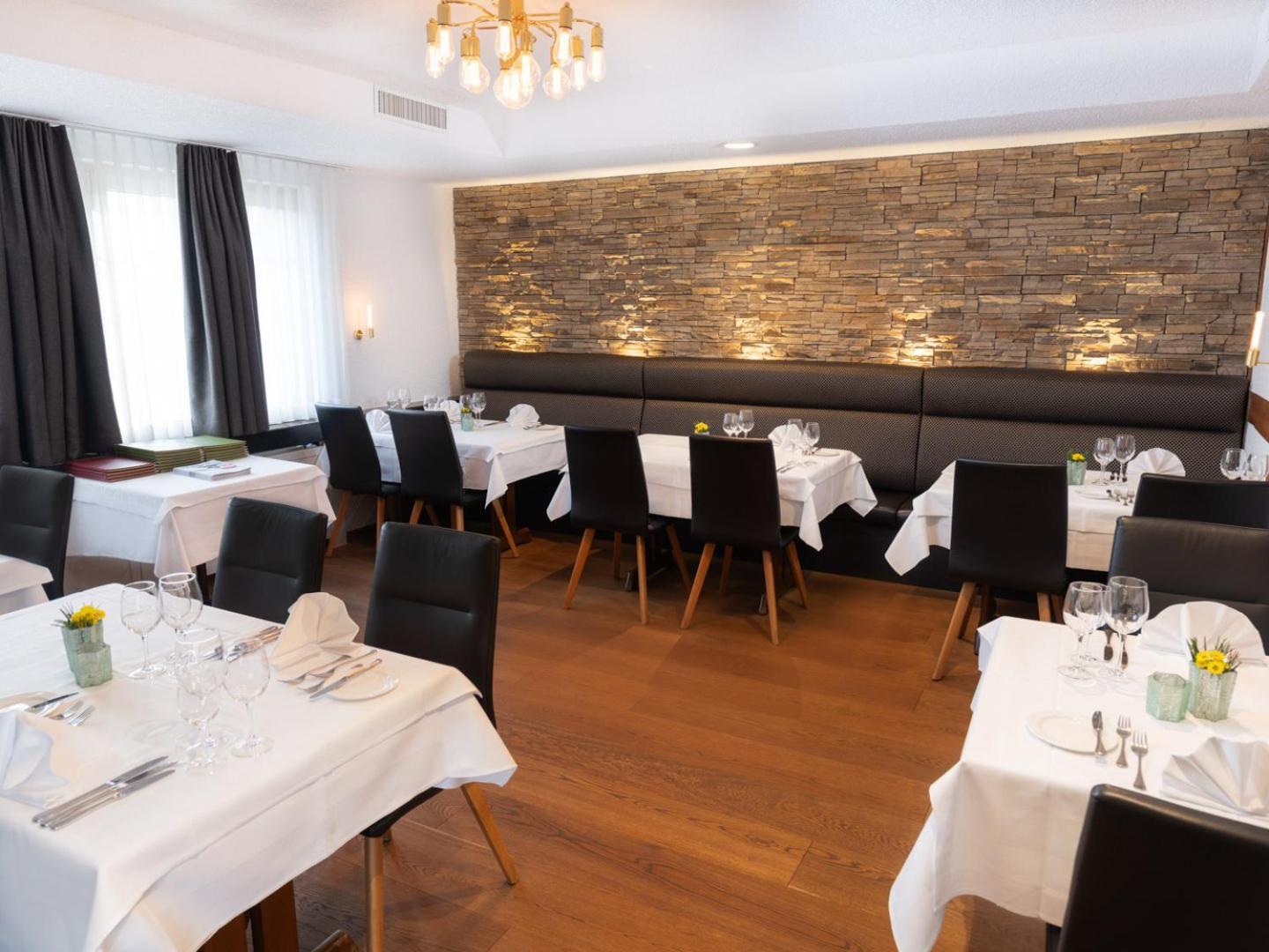 Hotel Restaurant Kreuz Kaiserstuhl Dış mekan fotoğraf