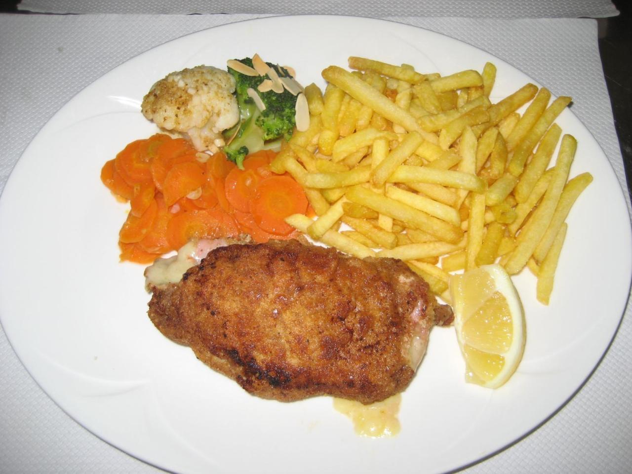 Hotel Restaurant Kreuz Kaiserstuhl Dış mekan fotoğraf