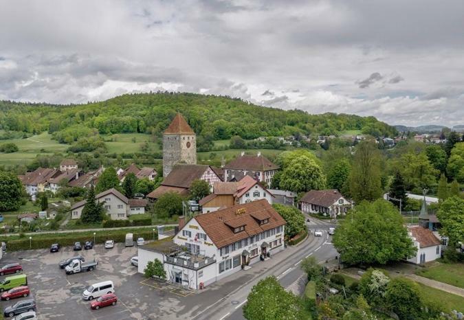Hotel Restaurant Kreuz Kaiserstuhl Dış mekan fotoğraf
